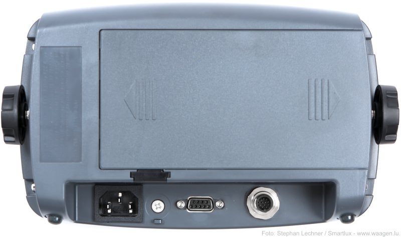 Plattformwaage Ohaus Defender 3000 Standard Low Profile Anzeigegert i-D33P: Rckseite mit RS-232-Schnittstelle und EasyConnect